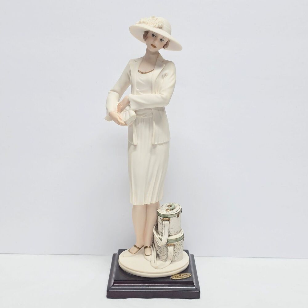 Giuseppe Armani Porcelain Figurine Mabel 0691F Elegant Lady With Luggage